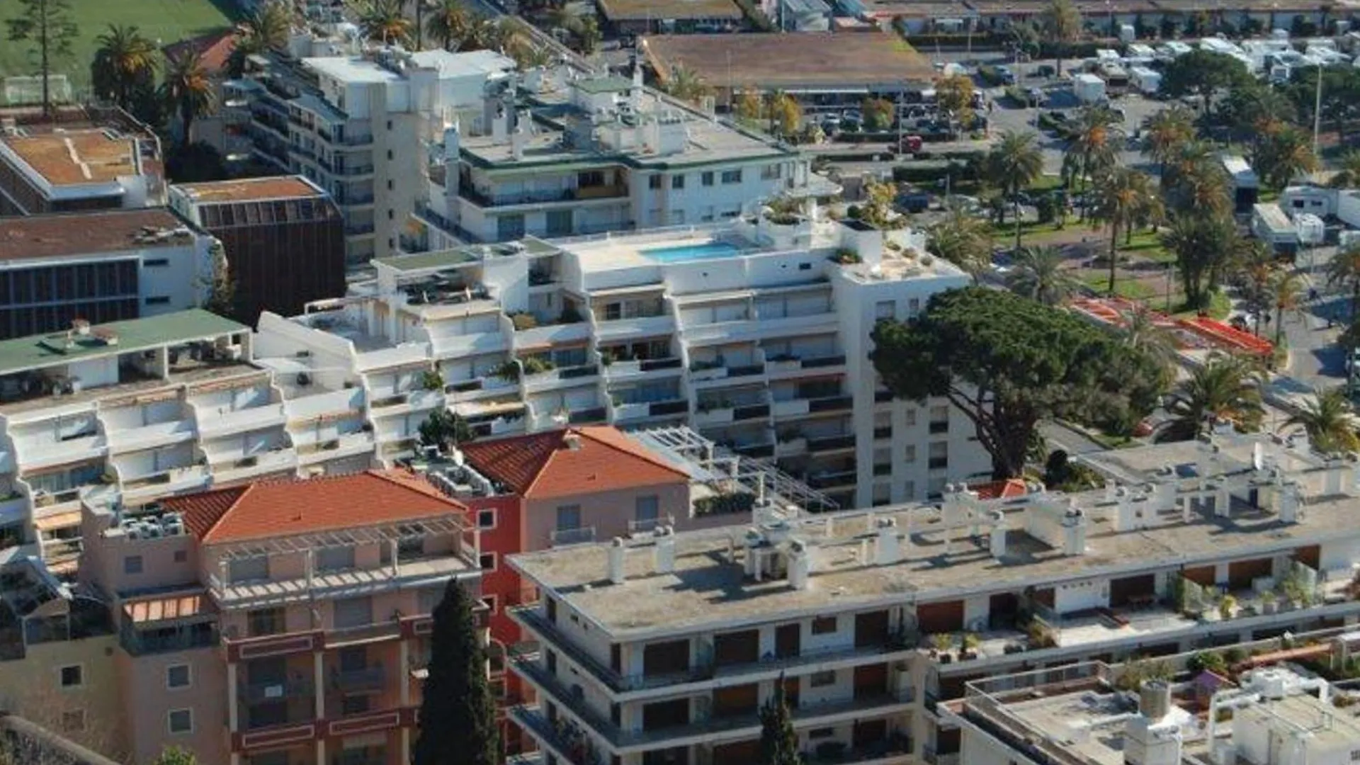 멍똥 Superbe 3P Climatise Avec Grande Terrasse Et Parking - Fr-1-196-290 아파트 0*,